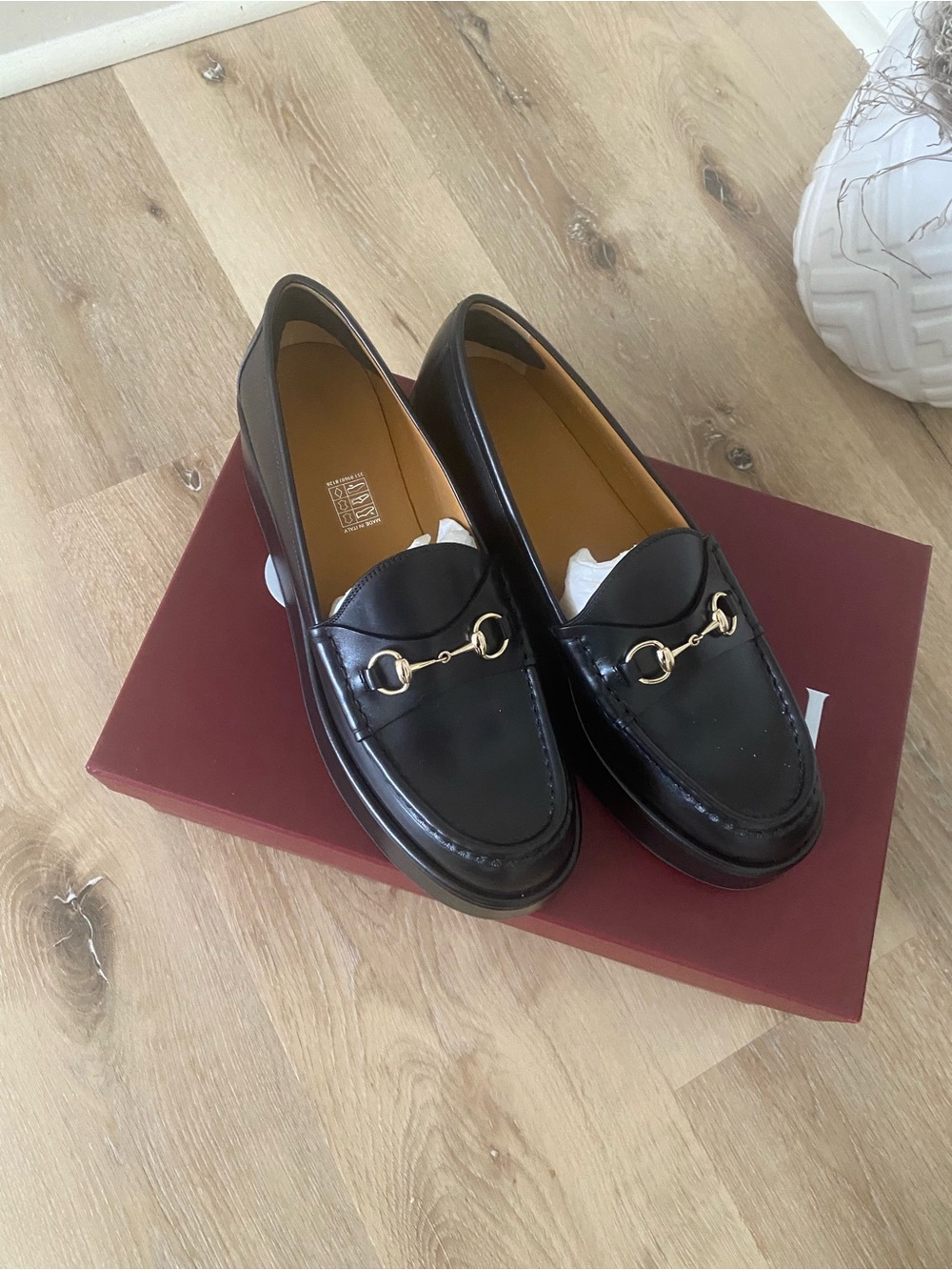 Gucci Black Leather Horsebit Loafers with Gold Tone Hardware - Picture 4 of 4